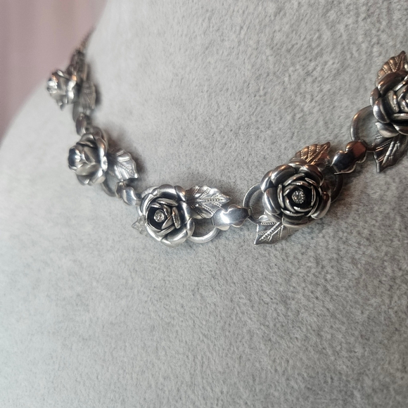 Vintage Unsigned Coro Cabbage Rose Necklace Sculptural Silver-Tone Floral - Picture 2 of 3